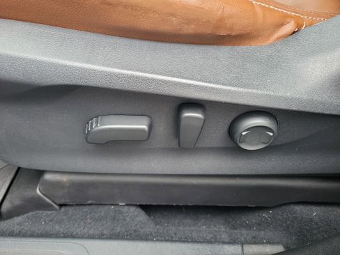 Used 2019 Subaru Ascent Touring image 12