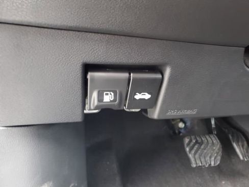 New 2025 Nissan Versa SV w/ Trunk Package image 21