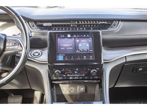 Used 2021 Jeep Grand Cherokee L Limited AWD/4WD image 24