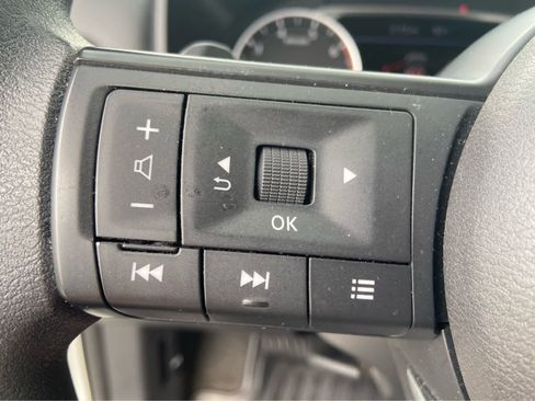Used 2023 Nissan Rogue S AWD/4WD image 21