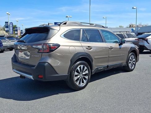 Used 2023 Subaru Outback Limited AWD/4WD image 8