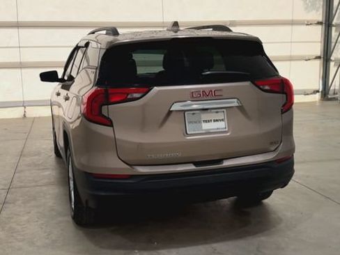 Used 2018 GMC Terrain SLE w/ Driver Convenience Package FWD image 3