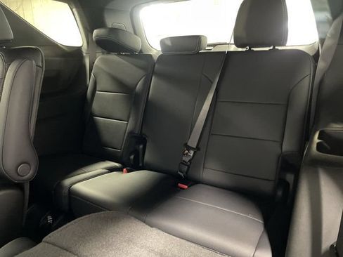 Used 2025 Chevrolet Traverse LT AWD/4WD image 24