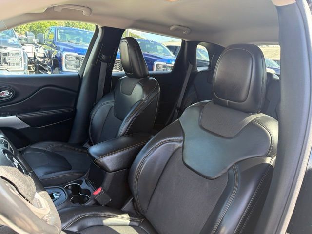 Used 2018 Jeep Cherokee Latitude Plus w/ Cold Weather Group AWD/4WD image 23