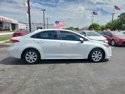 Used 2026 Toyota Corolla LE FWD image 12