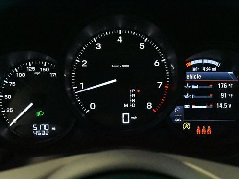 Certified 2026 Porsche Macan AWD/4WD image 19