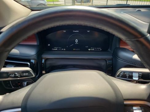 Used 2023 Lincoln Nautilus Reserve AWD/4WD image 17