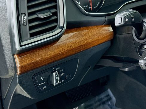 Used 2023 Audi Q5 2.0T Premium w/ Convenience Package image 13