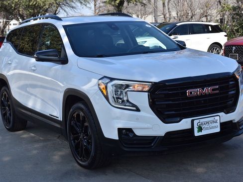 Used 2022 GMC Terrain SLT w/ Infotainment Package II image 4