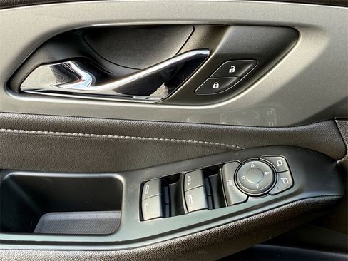 Used 2023 Chevrolet Traverse LT image 23