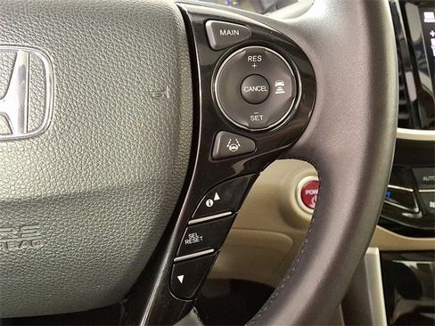 Used 2017 Honda Accord Touring image 22