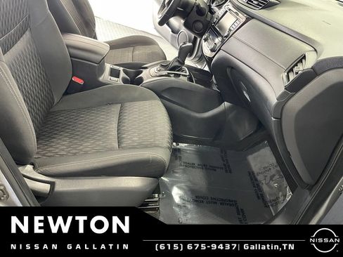 Used 2018 Nissan Rogue SV FWD image 13