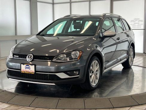 Used 2017 Volkswagen Golf SE AWD/4WD image 3