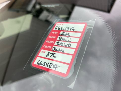 Used 2025 BMW 740i xDrive w/ Premium Package image 19