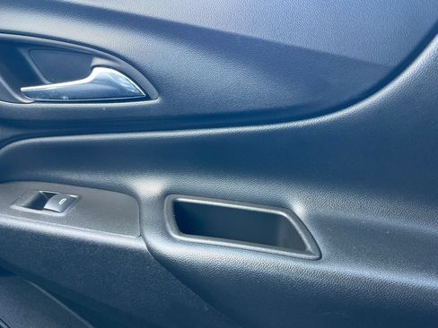Used 2023 Chevrolet Equinox LT FWD image 23