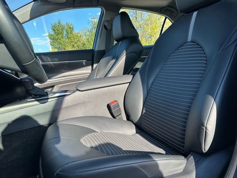 Used 2024 Toyota Camry SE image 33