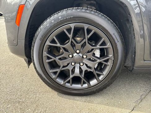 New 2025 Jeep Grand Cherokee Summit w/ Obsidian Package image 28