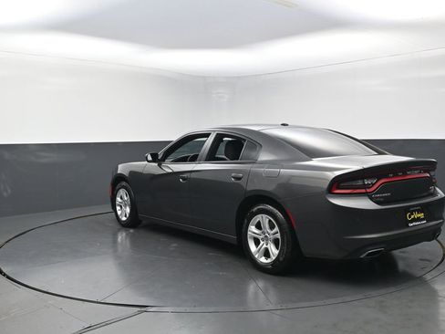 Used 2018 Dodge Charger SXT image 5