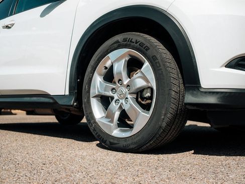 Used 2017 Honda HR-V EX image 11