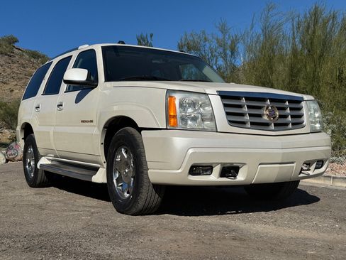 Used 2004 Cadillac Escalade 2WD image 5