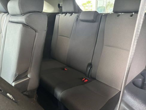 Used 2025 Toyota Highlander LE FWD image 32