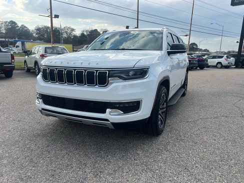 Used 2024 Jeep Wagoneer L Series II image 11