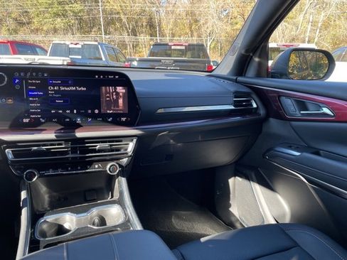 Used 2024 Chevrolet Traverse Z71 w/ Enhanced Driving Package image 26