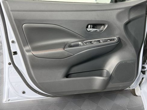 New 2025 Nissan Versa SR w/ Trunk Package FWD image 19