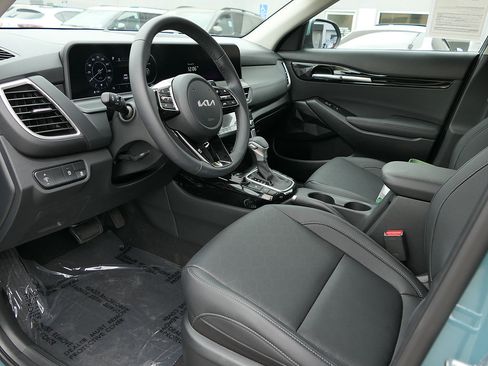 Used 2026 Kia Seltos EX FWD image 12