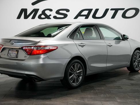 Used 2017 Toyota Camry SE FWD image 4