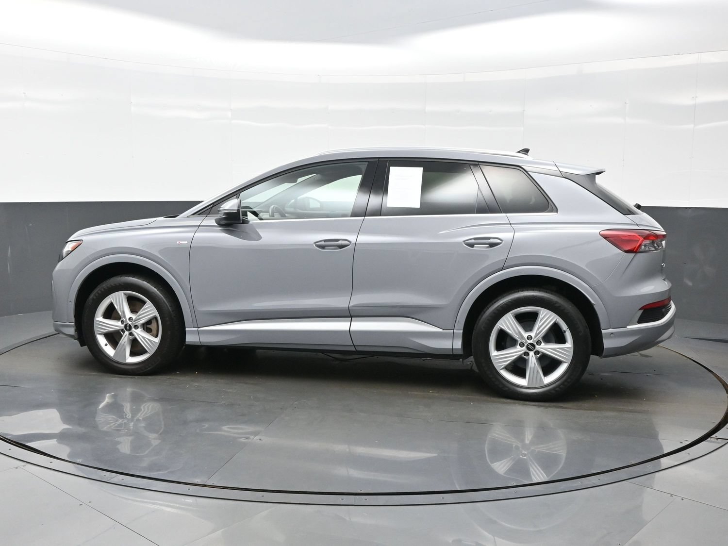 Used 2023 Audi Q4 e-tron Premium Plus w/ Premium Plus AWD/4WD image 3