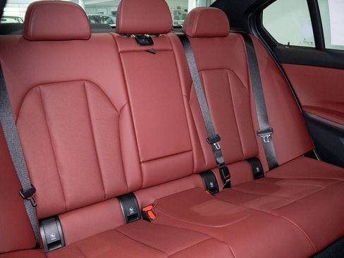 Used 2025 BMW 330i xDrive Sedan w/ Premium Package image 33