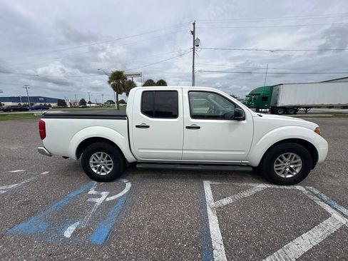 Used 2019 Nissan Frontier SV RWD image 2