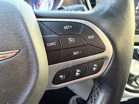 Used 2018 Chrysler Pacifica Touring-L w/ Advanced Safetytec Group FWD image 14