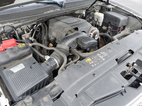 Used 2014 Chevrolet Suburban LT image 27