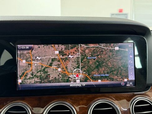 Used 2018 Mercedes-Benz E 400 4MATIC Sedan w/ Premium 2 Package (Q02) image 28