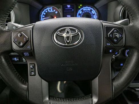 Used 2017 Toyota Tacoma TRD Sport image 34