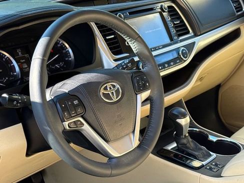 Used 2016 Toyota Highlander XLE FWD image 20