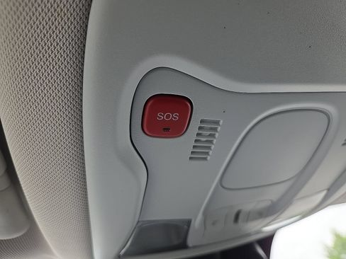 Used 2023 Jeep Renegade Latitude w/ Premium Group AWD/4WD image 22