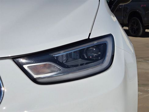 Used 2024 Chrysler Pacifica Touring-L image 32