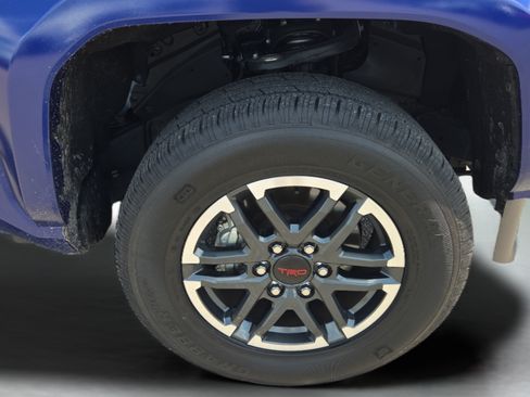 Certified 2025 Toyota Tacoma TRD Sport AWD/4WD image 32