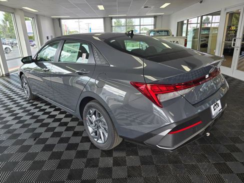 New 2026 Hyundai Elantra Hybrid FWD image 5