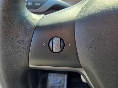 Used 2022 Tesla Model Y Performance image 20