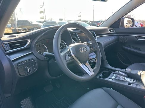 Certified 2025 INFINITI QX50 Pure image 40