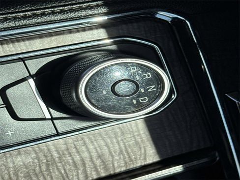 Used 2021 Ford Expedition Limited image 11