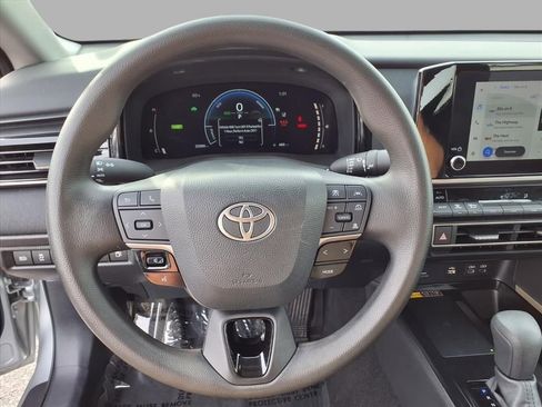 Used 2025 Toyota Camry XLE image 13