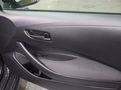 Used 2025 Toyota Corolla LE FWD image 12