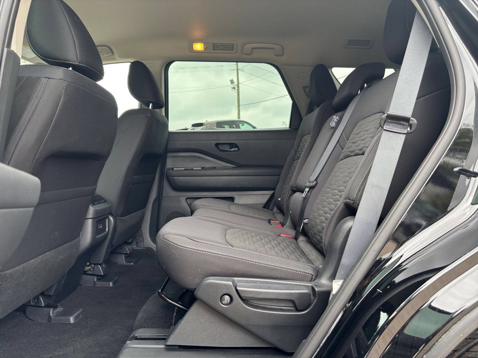Used 2025 Nissan Pathfinder SV AWD/4WD image 25