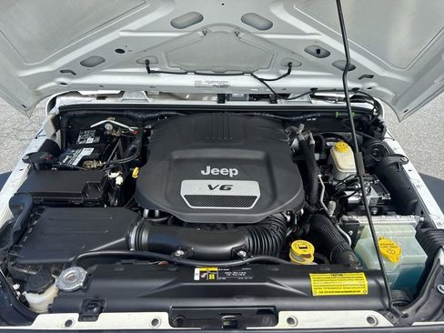 Used 2017 Jeep Wrangler Unlimited Sport w/ Connectivity Group AWD/4WD image 28
