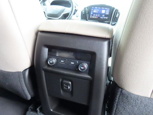 Used 2022 Chevrolet Traverse LT FWD image 23